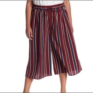 New with tags! Cropped wide leg pant